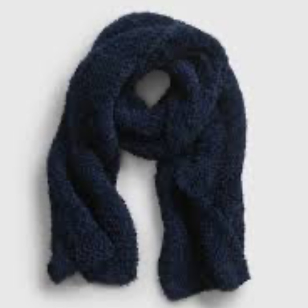 Gap NWT Boucle Teddy scarf‎ in navy